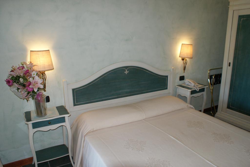 Hotel I Corbezzoli Porto Ottiolu Chambre photo